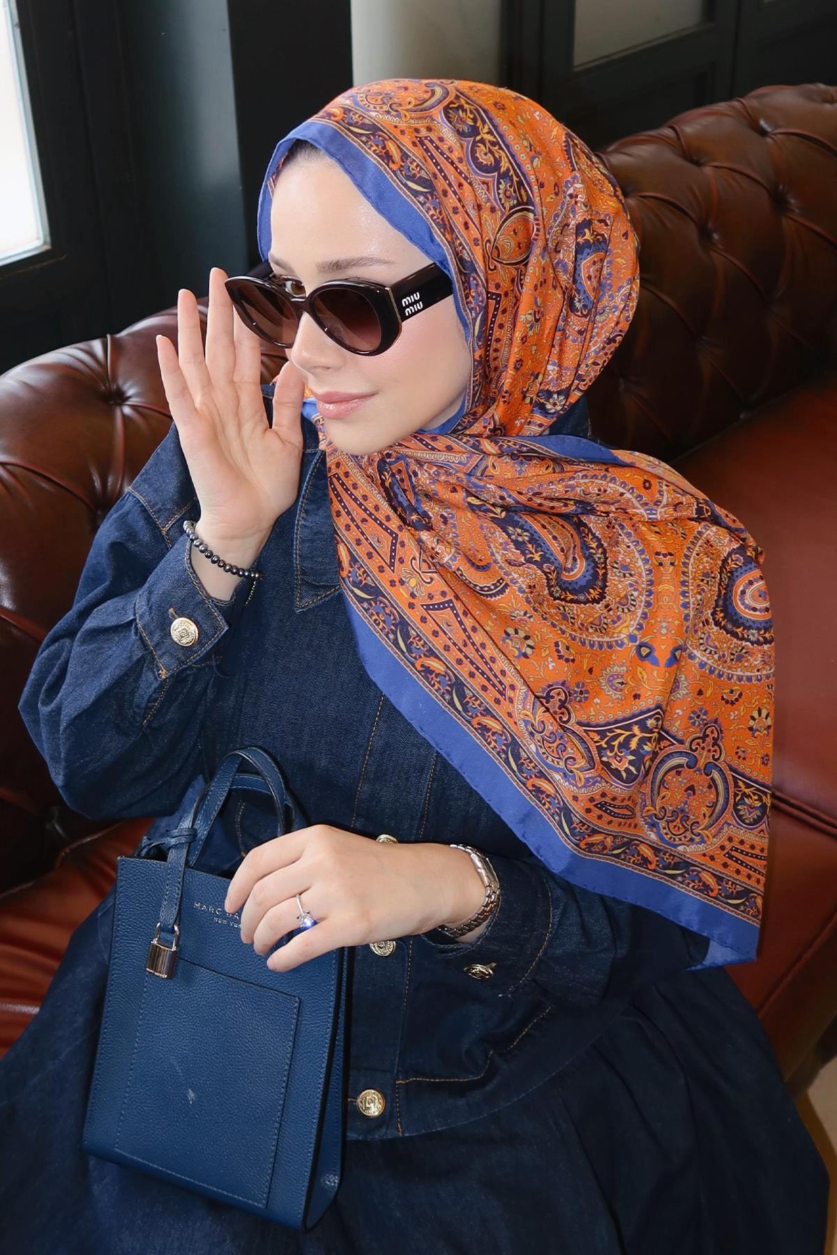 Feyza Hakyemez'in Tercihi Sunset Blaze Turuncu Comfy İpek Şal - Carell