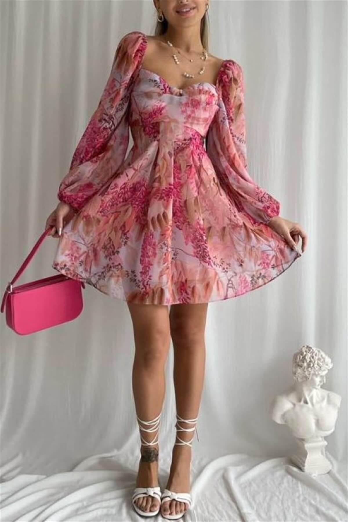 Yazlık Sırt Dekolteli Çiçek Desenli Gloplu Astarlı Şifon Mini Elbise -  Pembe ELBİSELER ELBİSELER