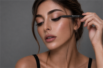 Soft Liner - 612 - Yumuşak Uygulamalı Dağılmayan Göz Kalemi