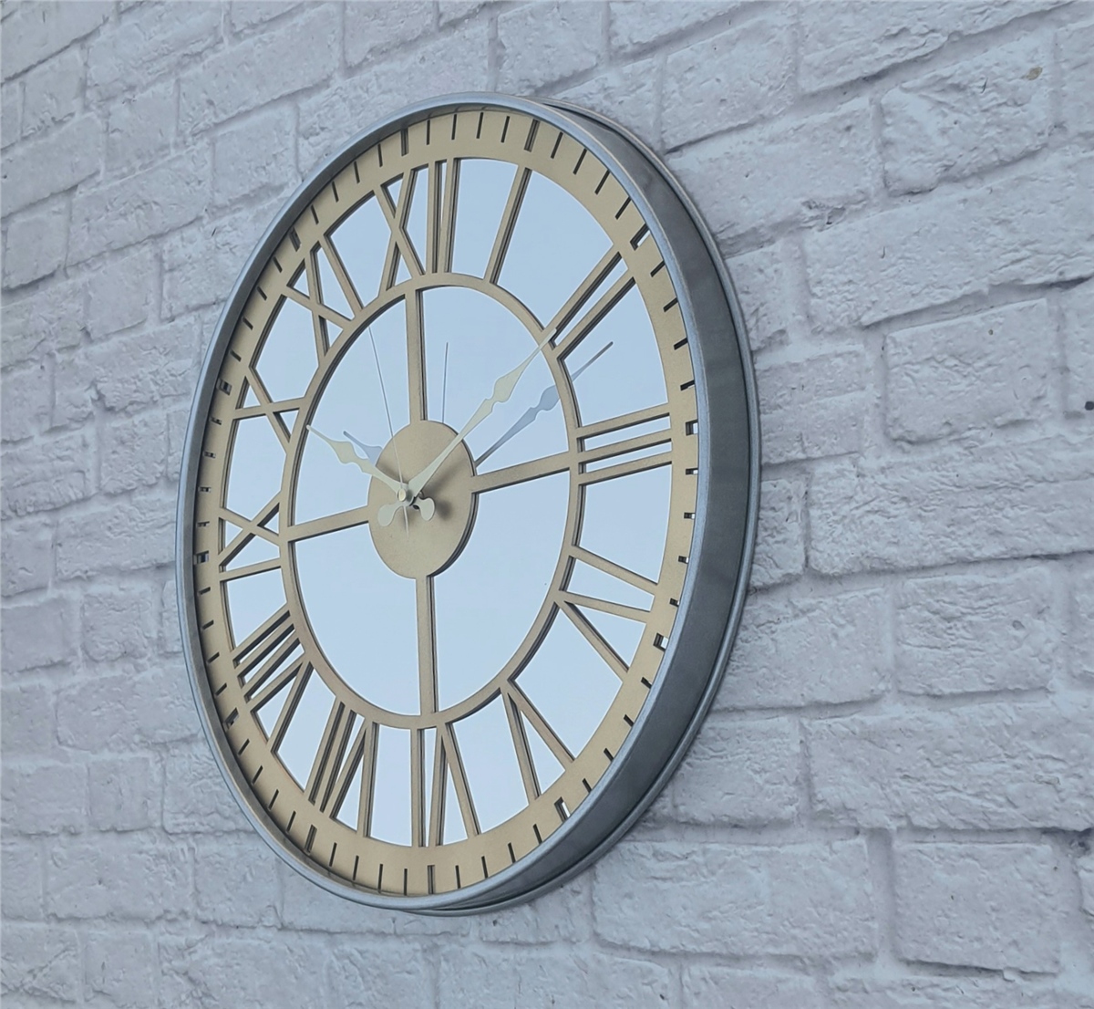 Markakanvas Metalik Gri Renkli Metal Kasalı Aynalı Duvar Saati Çap 40 cm - Çap 50 cm