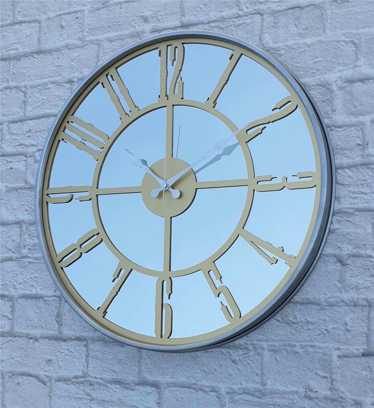 Markakanvas Metalik Gri Renkli Metal Kasalı Aynalı Duvar Saati Çap 40 cm - Çap 50 cm