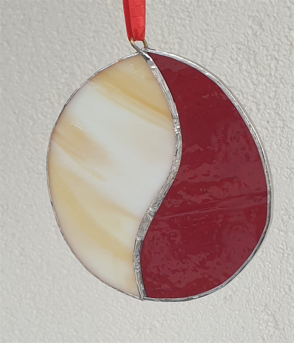 Markakanvas Kırmızı,beyaz cam vitray 12x11cm 