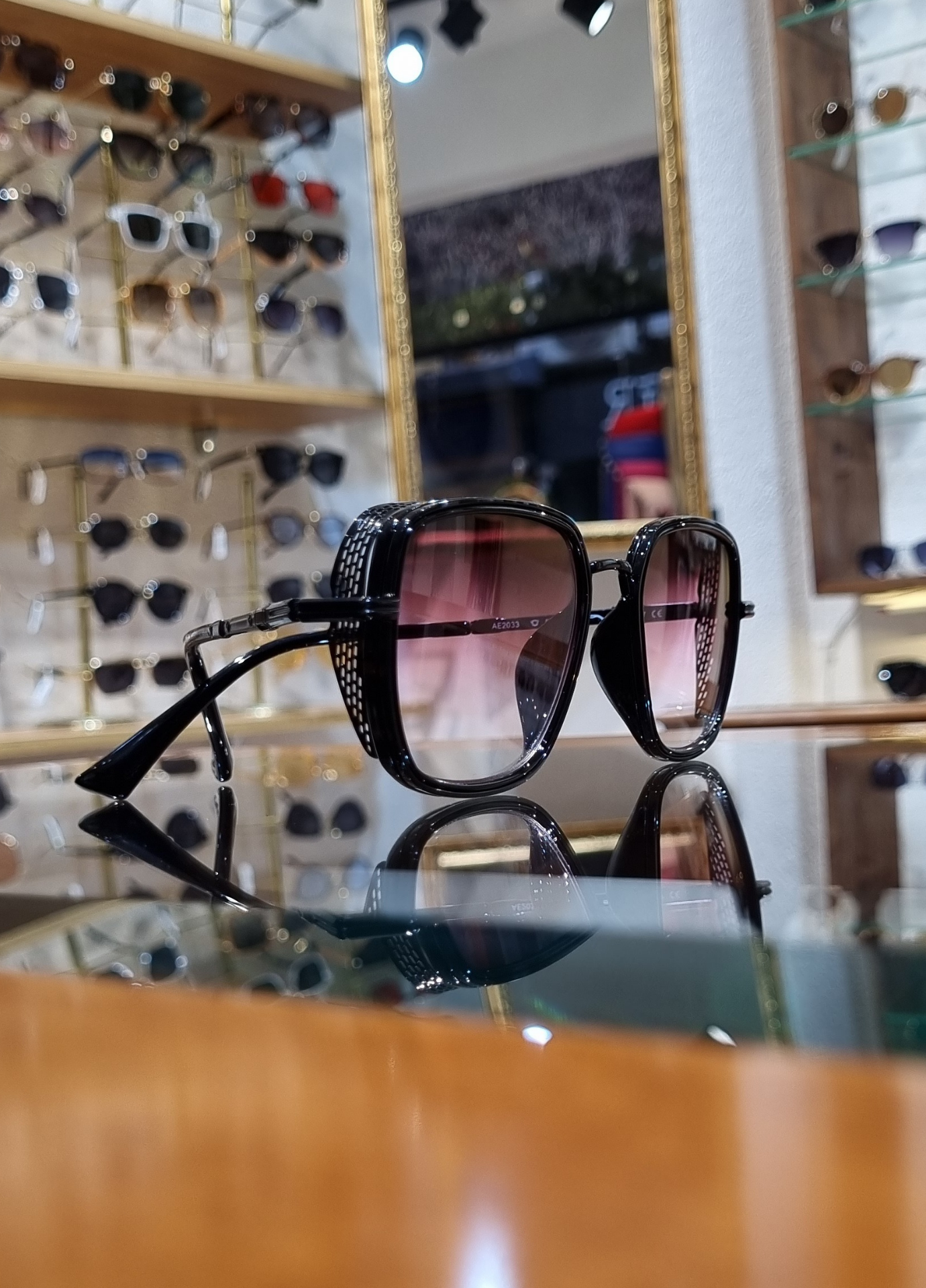 Ferra Siyah Çerçeve Vişne Lens Güneş Gözlüğü