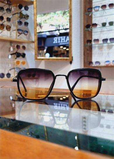 Ferra Siyah Çerçeve Füme Sarı Geçişli Güneş Gözlüğü