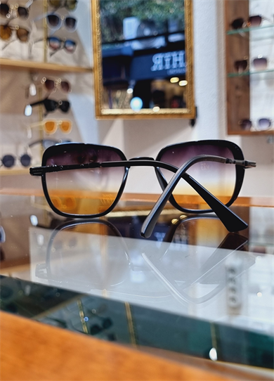 Ferra Siyah Çerçeve Füme Sarı Geçişli Güneş Gözlüğü