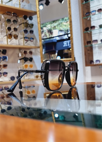 Ferra Siyah Çerçeve Füme Sarı Geçişli Güneş Gözlüğü