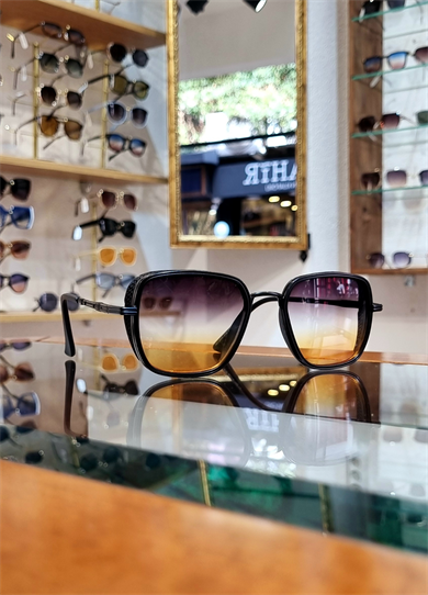 Ferra Siyah Çerçeve Füme Sarı Geçişli Güneş Gözlüğü