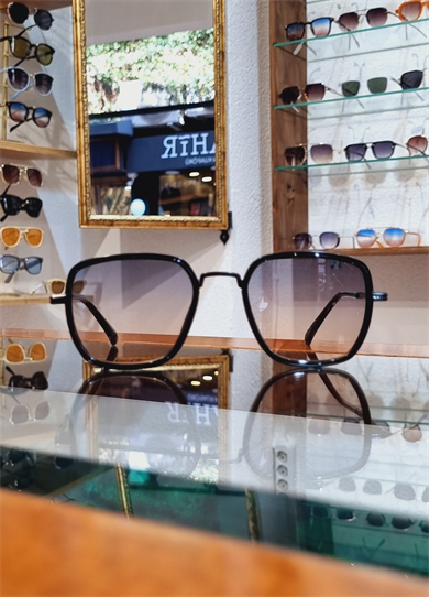 Ferra Siyah Çerçeve Mavi Sarı Geçişli Güneş Gözlüğü