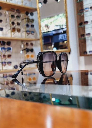 Ferra Siyah Çerçeve Mavi Sarı Geçişli Güneş Gözlüğü