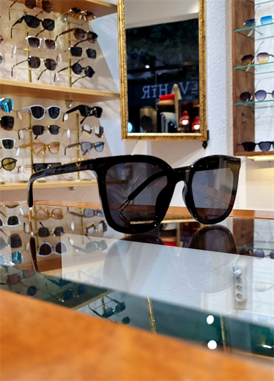 Helly Antirefle Cam Özellikli Siyah Güneş Gözlüğü