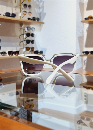 Kelly Krem Renkli Güneş Gözlüğü