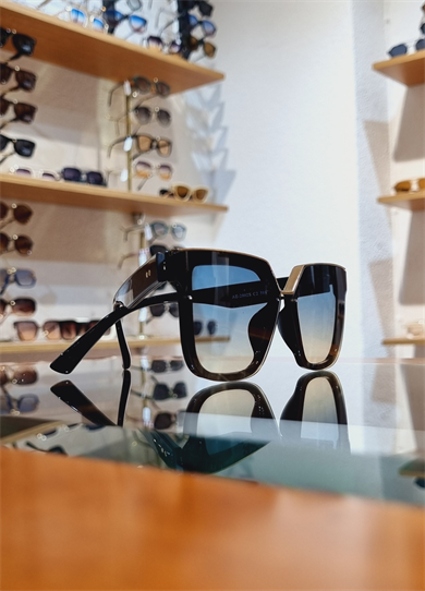 Kelly Siyah Çerçeve Yeşil Sarı Renkli Güneş Gözlüğü