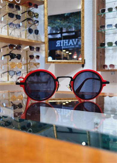 Onix Kırmızı Güneş Gözlüğü