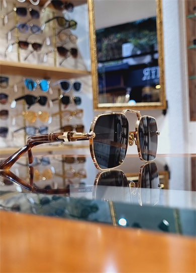 The One Antirefle Özellikli Siyah Cam Güneş Gözlüğü