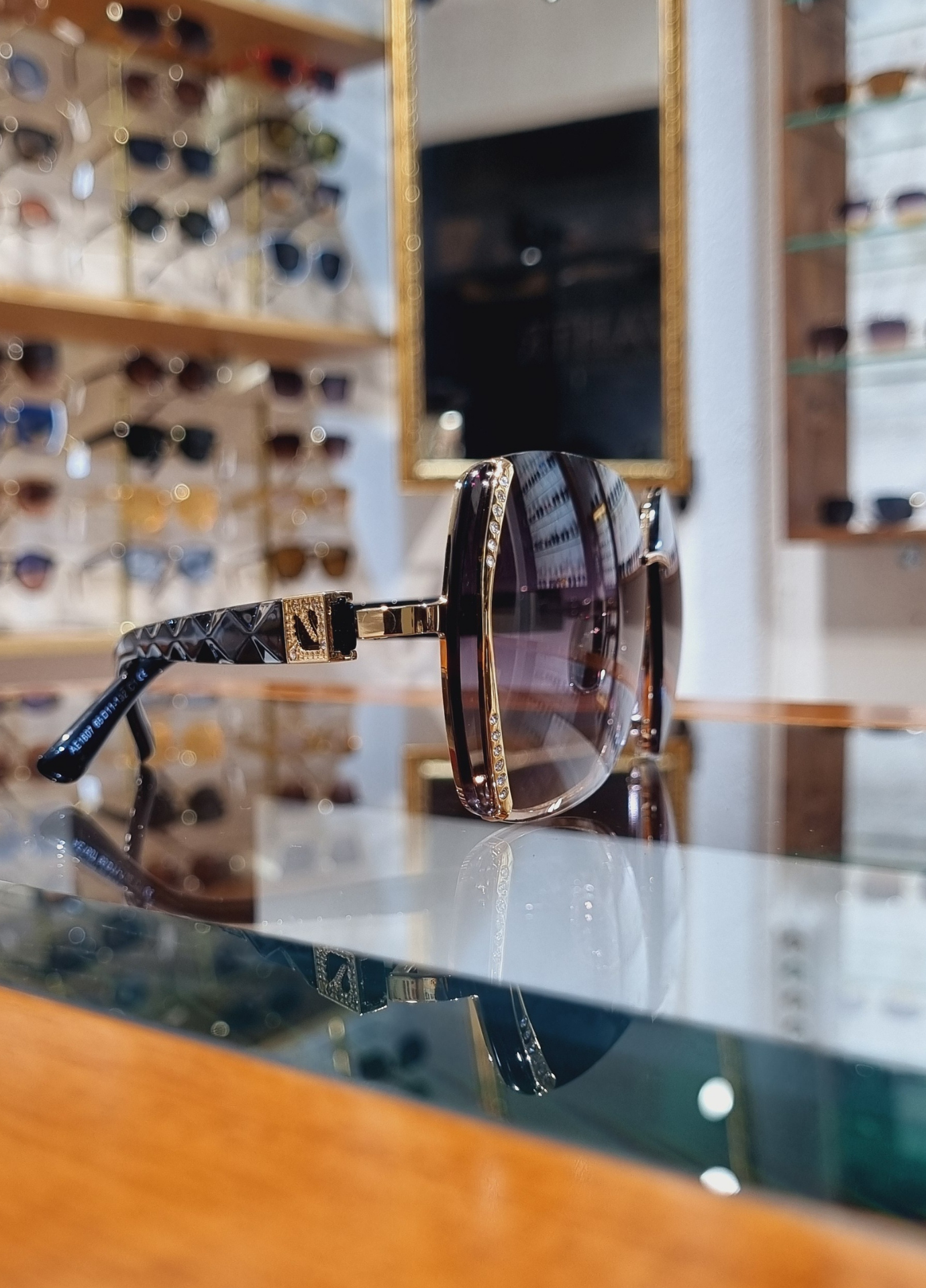 Queen Swarovski Antirefle Cam Özellikli Siyah Güneş Gözlüğü