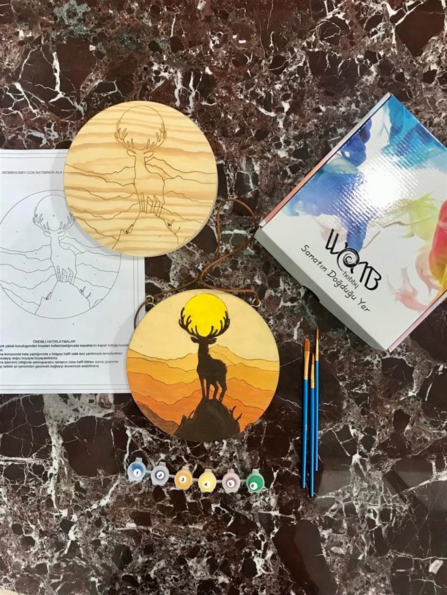 Günbatımında Ala Geyik Ahşap Boyama Seti(doğal amerikan çamı 19 cm çap 2.5 cm kalınlık)