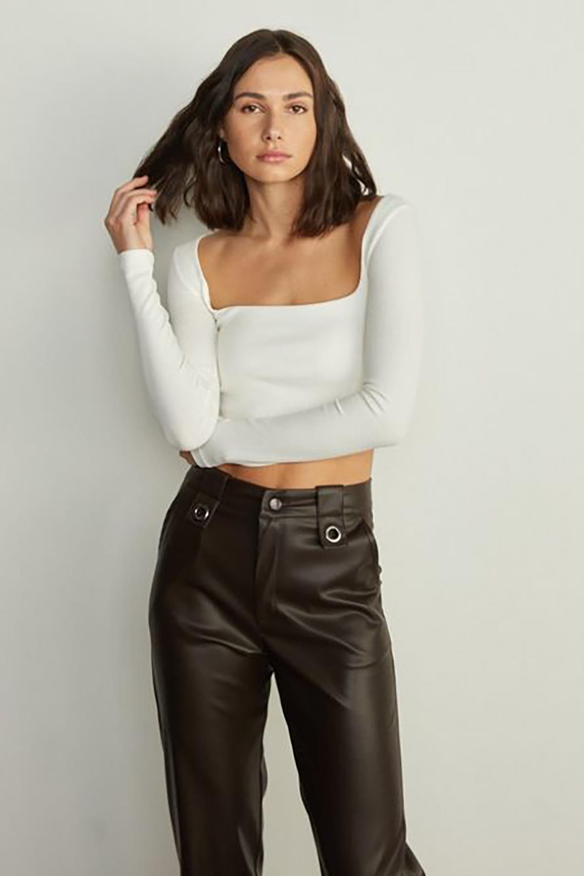 Beyaz Kare Yaka Uzun Kollu Kadın Body SH206
