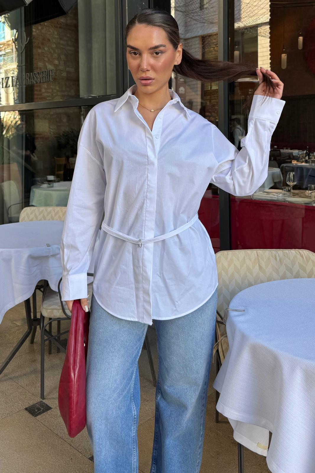 Beyaz Kemer Detaylı Oversize Kadın Gömlek SH366