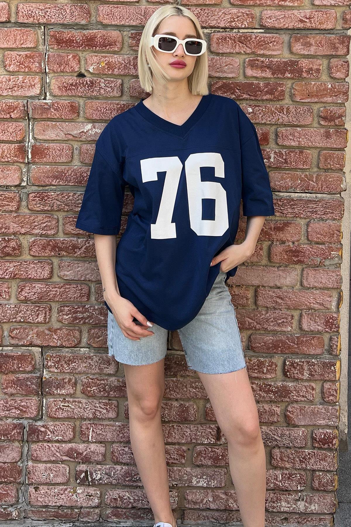 Lacivert Baskılı V Yaka Oversize Kadın T-shirt SH270