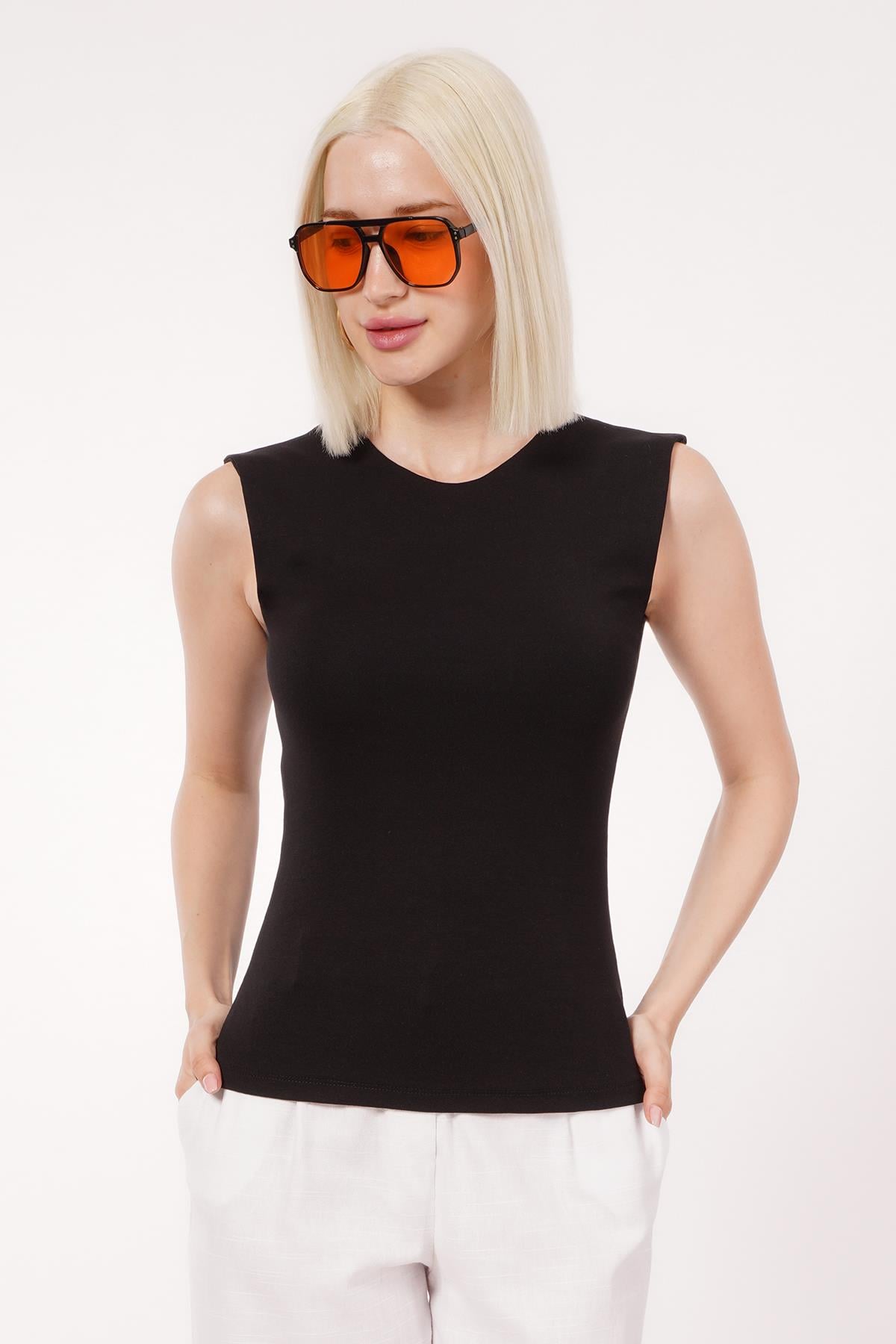 Siyah Kadın Basic Slim Fit T-Shirt SH250