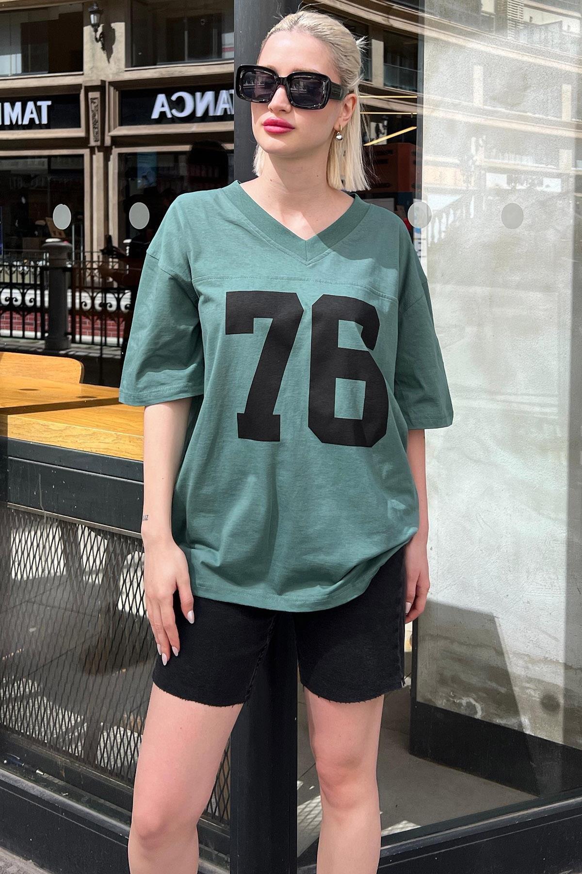 Yeşil Baskılı V Yaka Oversize Kadın T-shirt SH270