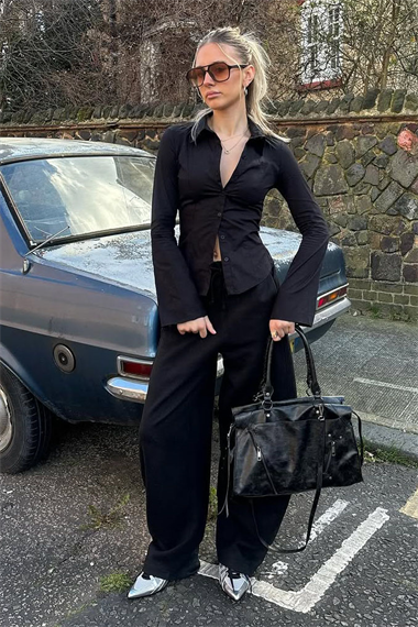 Siyah Uzun Kollu Vücuda Oturan Gömlek SH356