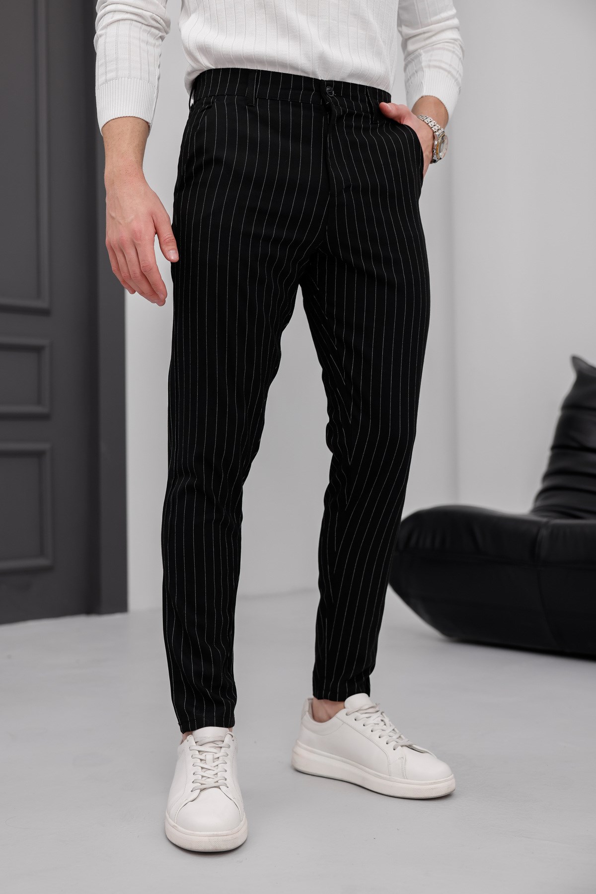 Erkek Siyah Slim Fit Çizgili Likralı Yan Cep Bilek Boy Kumaş Pantolon