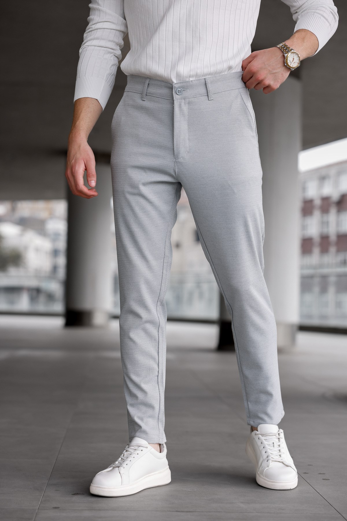 Erkek Açık Gri Slim Fit Likralı Armür Desenli Casual Pantolon