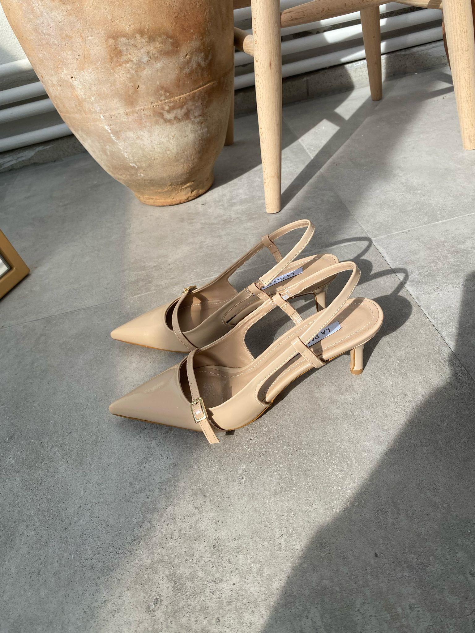 Arkası Açık Dekolteli Rugan Nude Kadın stiletto