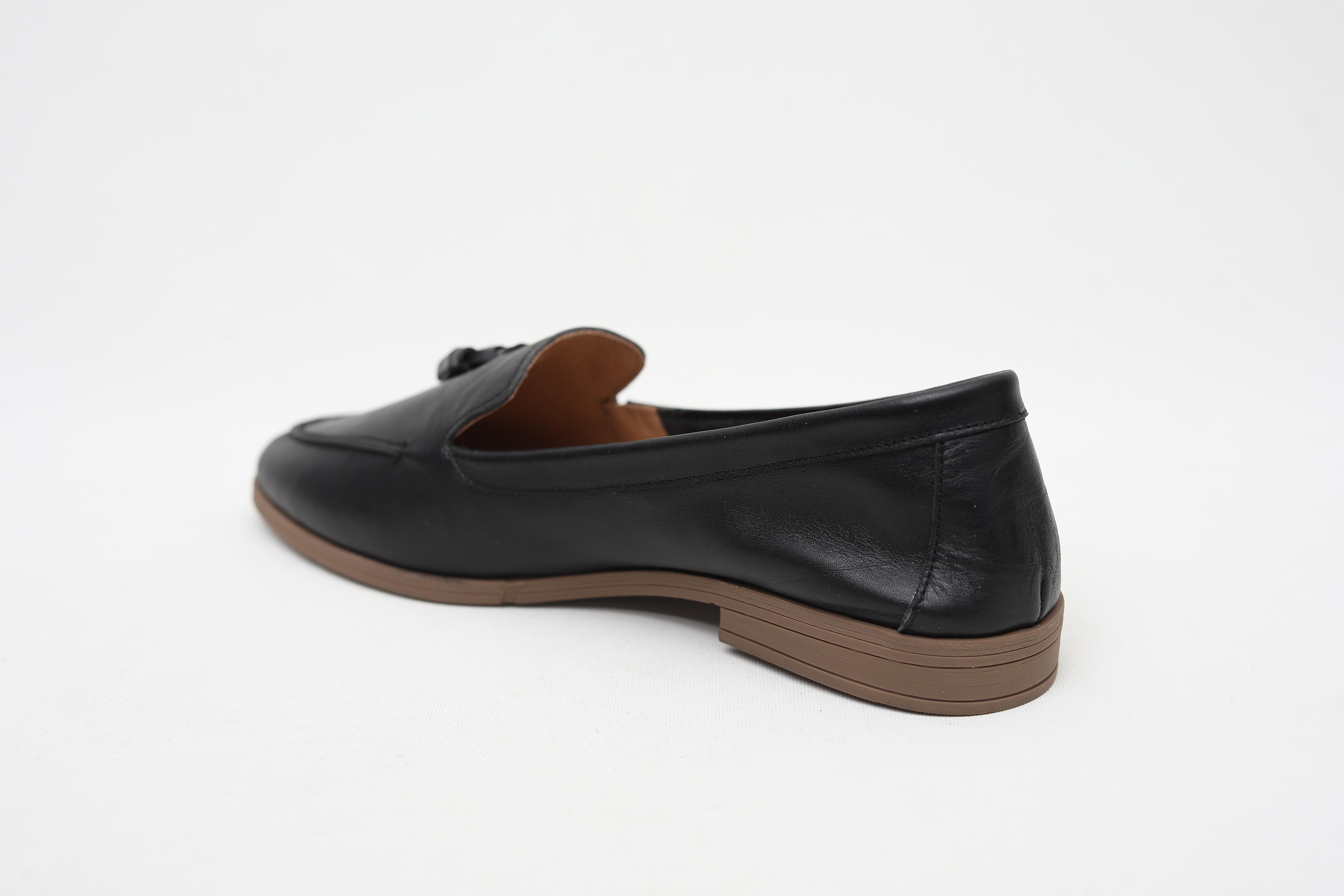 Püsküllü Hakiki Deri Siyah Kadın Loafer