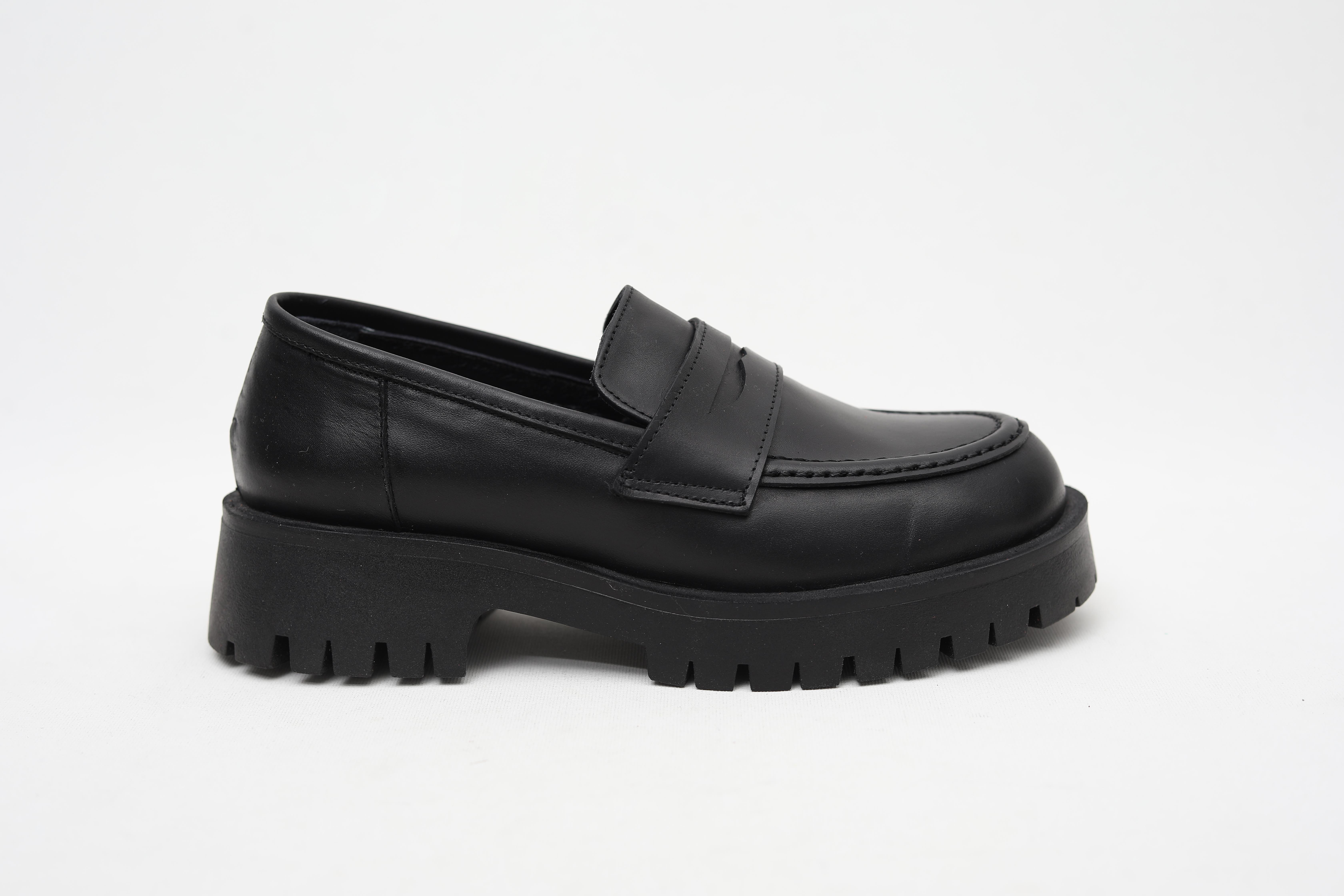 Kalın Taban Siyah Kadın Loafer