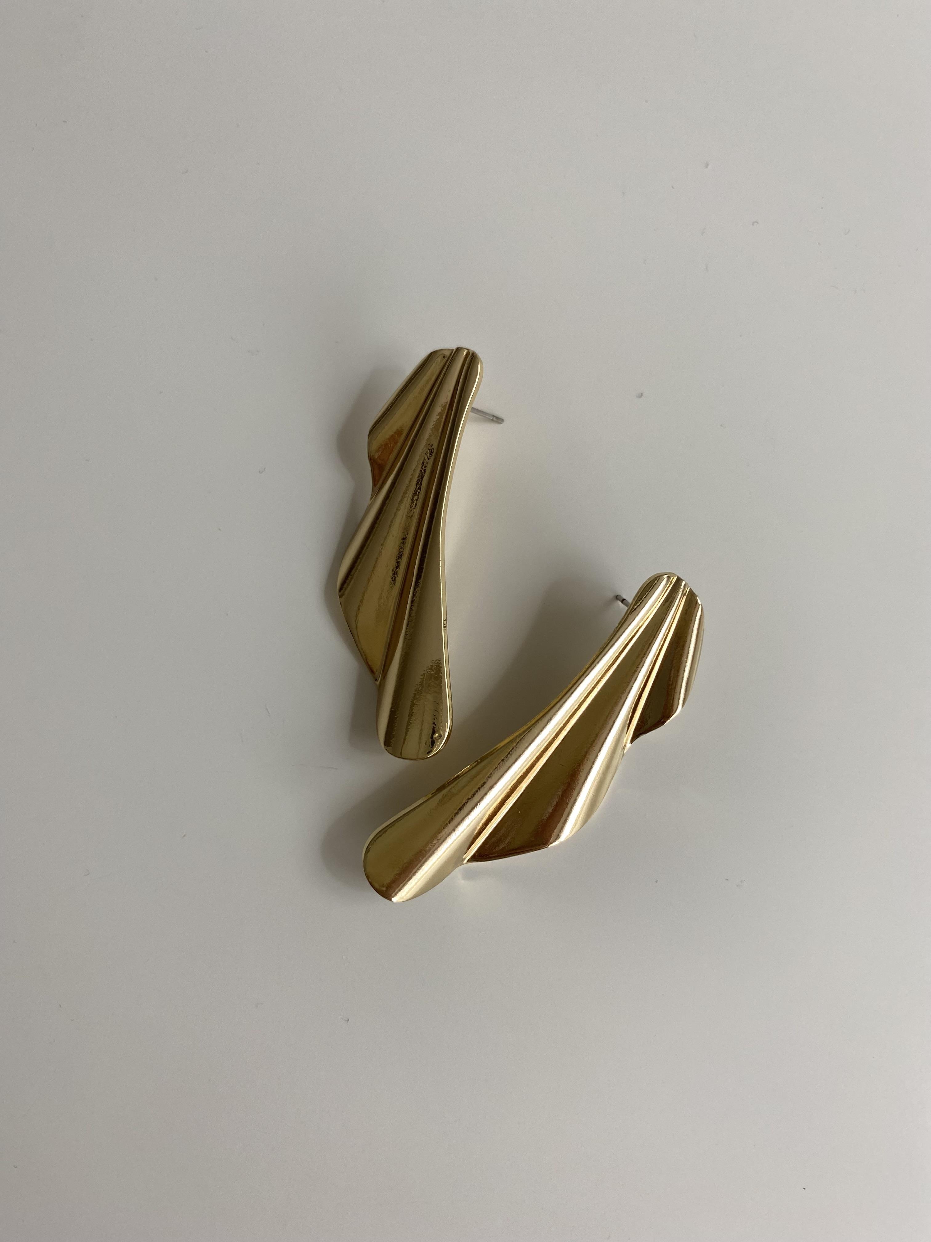 Yaprak Gold Küpe