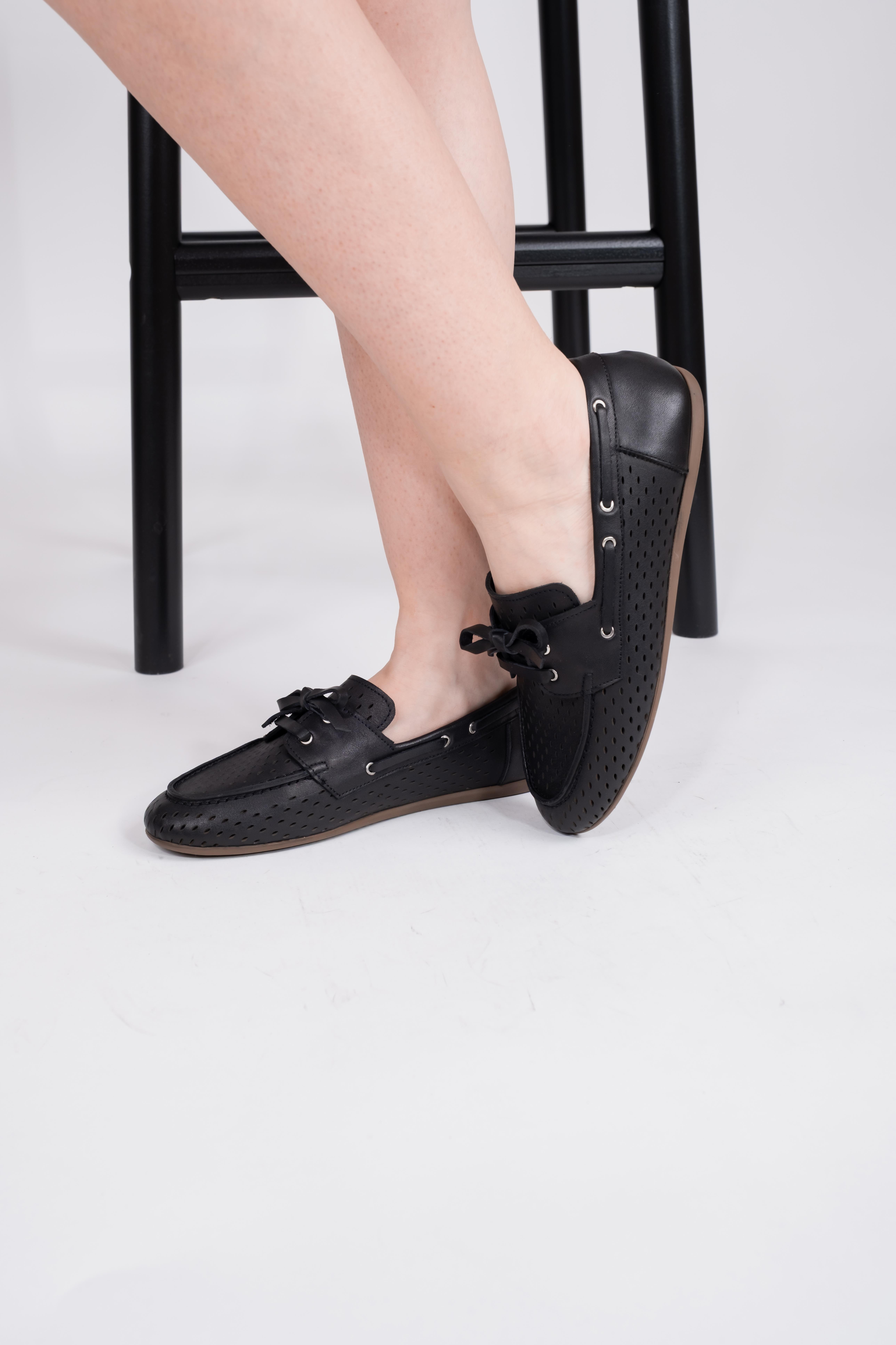 Hakiki Deri Lazer kesim Bağcıklı Sİyah Kadın Loafer