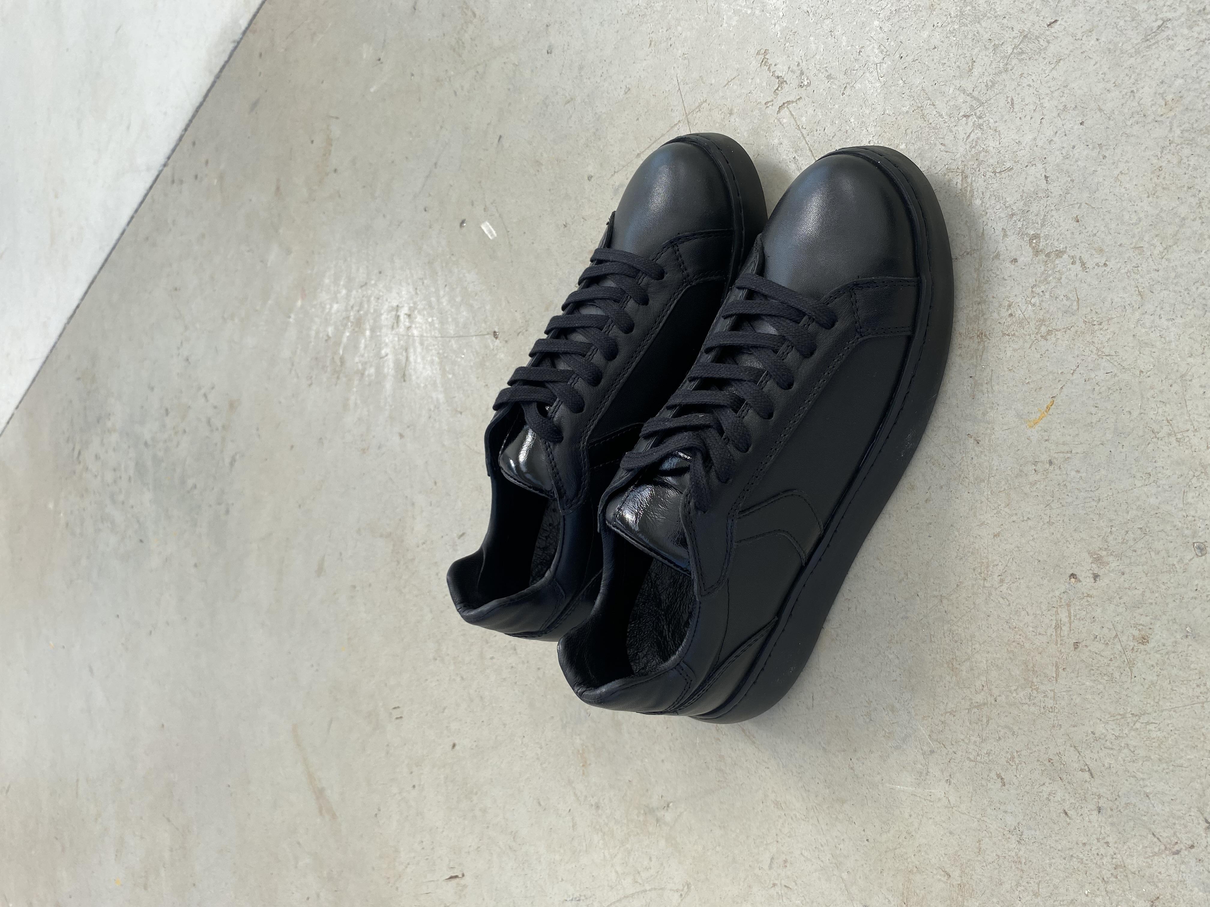 HAKİKİ DERİ SİYAH SNEAKER 