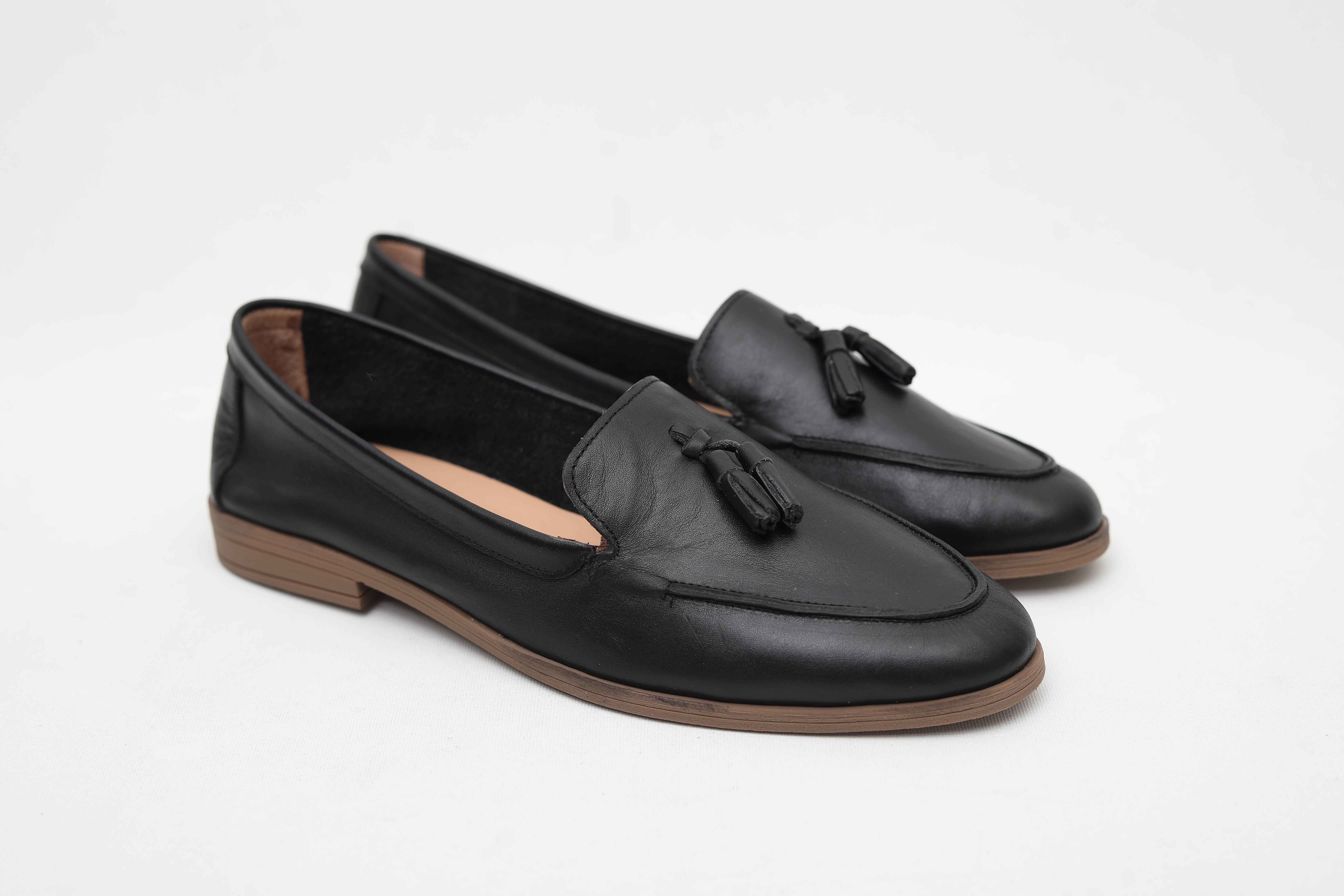 PÜSKÜLLÜ HAKİKİ DERİ SİYAH LOAFER