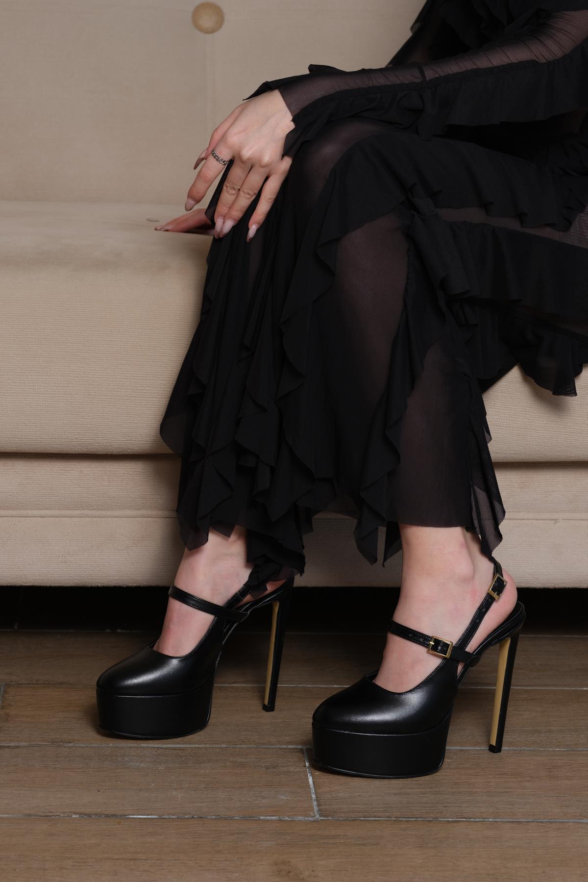 Brida Siyah Yüksek Platformlu  Sandalet   