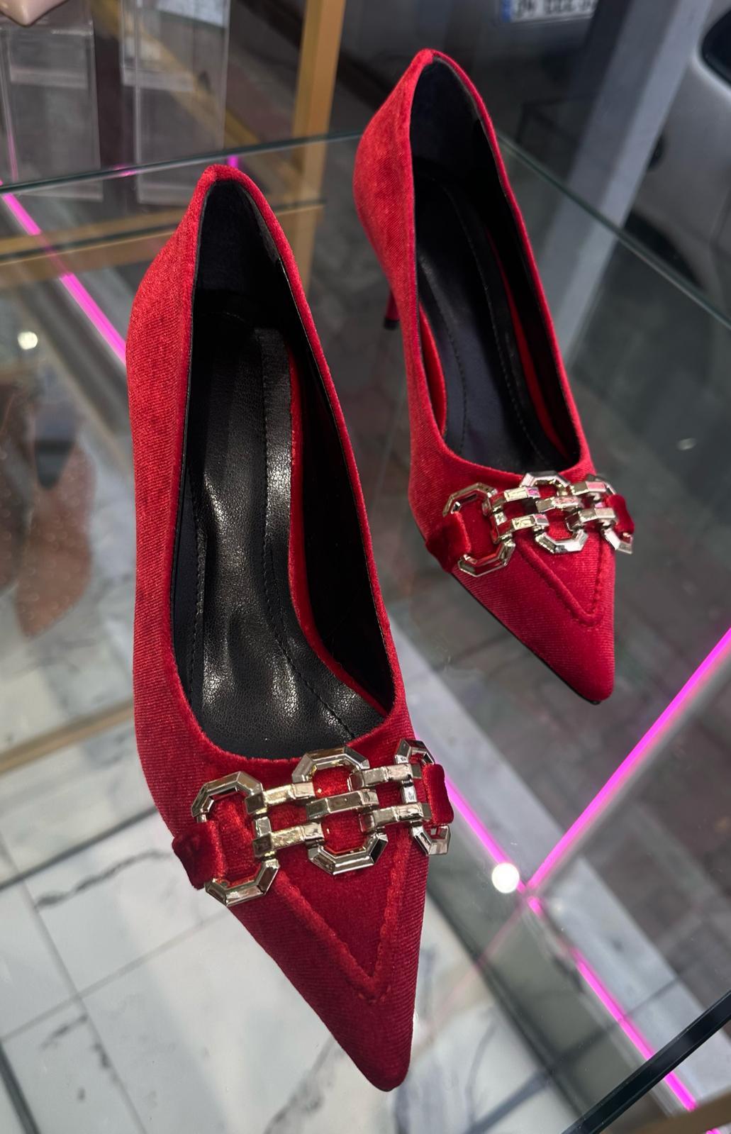 Chance Kırmızı Kadife Aksesuar Detaylı Stiletto