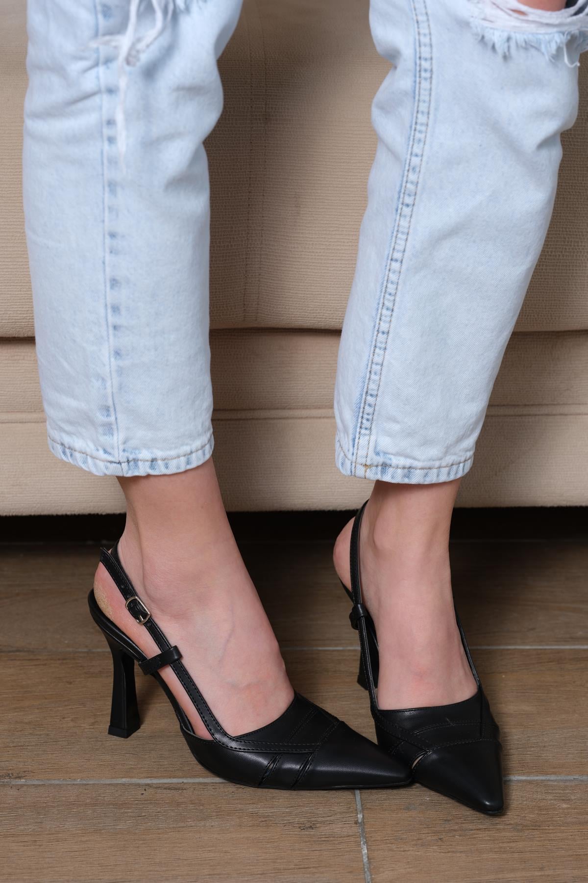 Eymi Siyah Sivri Burun Stiletto Sandalet