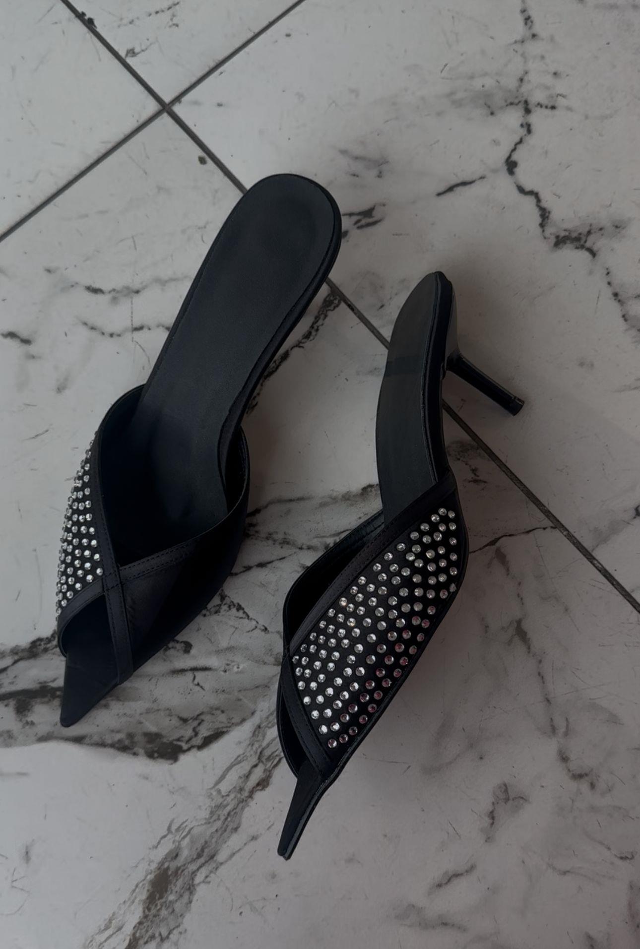 Fayet Siyah Taş Detaylı İnce Topuk Terlik 