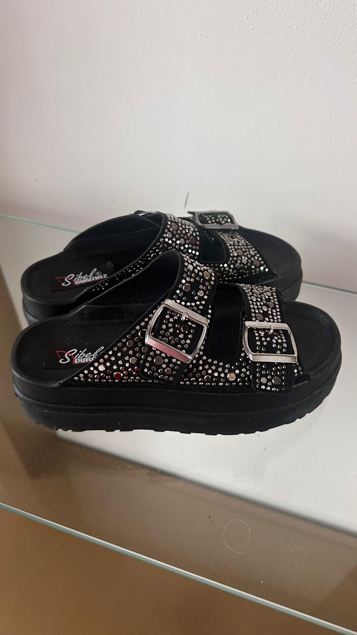 Lora Siyah Taş Detaylı Çift Tokalı Terlik