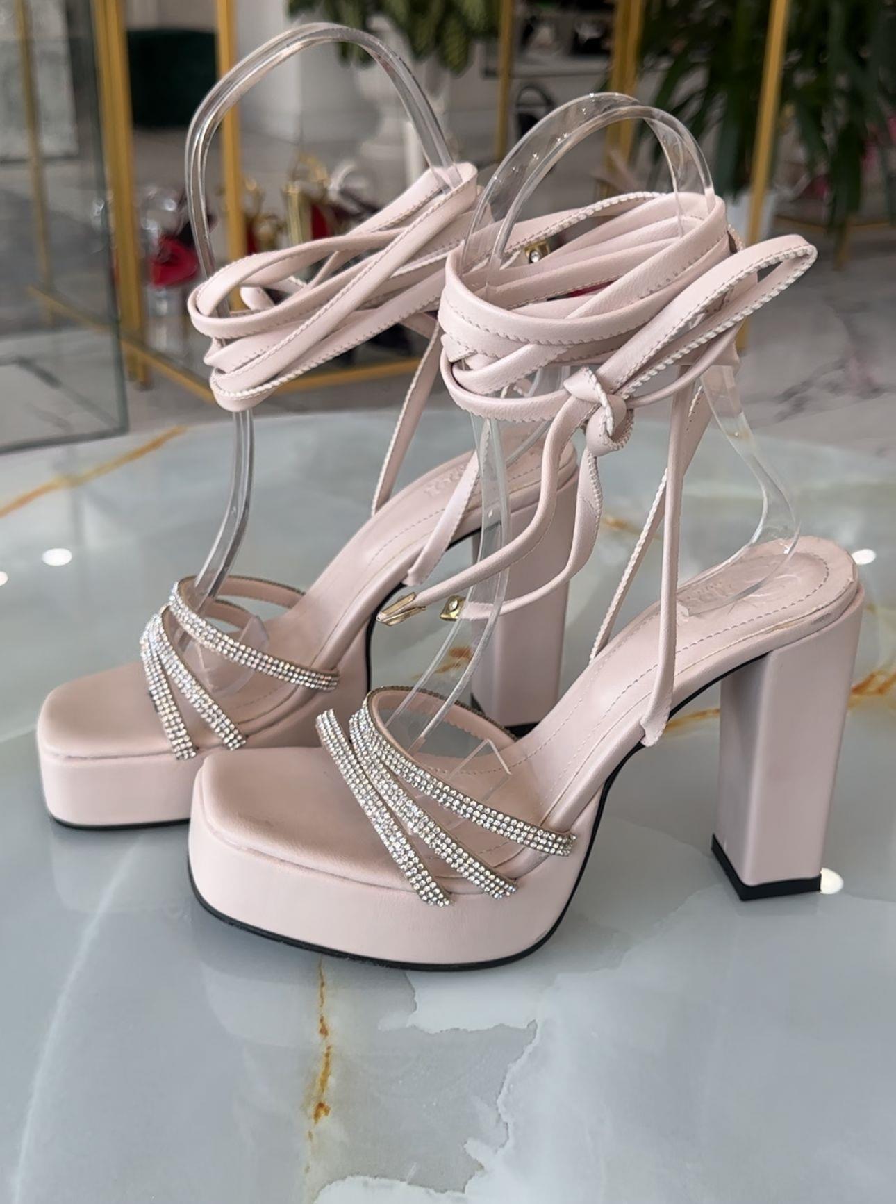 MAYİ Ekru Mat Deri Yüksek Platformlu Kristal Taş Detaylı Sandalet