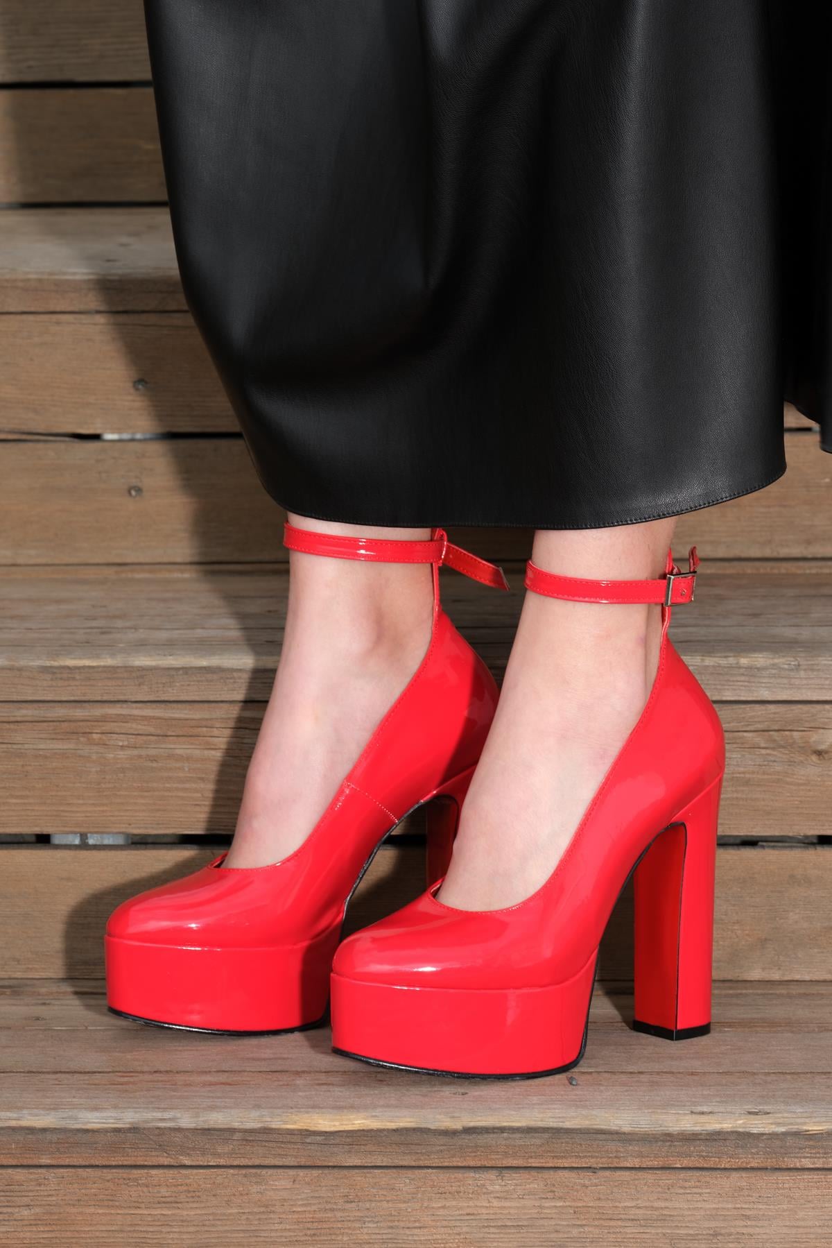 Mendy Kırmızı Rugan Yüksek Platformlu  Sandalet   