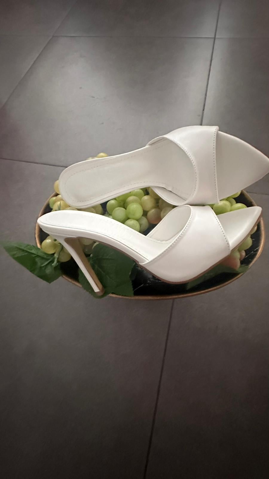 Olympos Beyaz İnce Topuk Terlik 