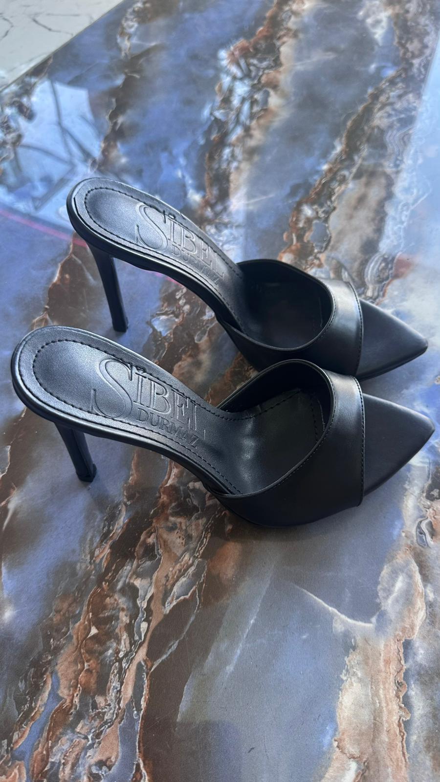 Olympos Siyah İnce Topuk Terlik 