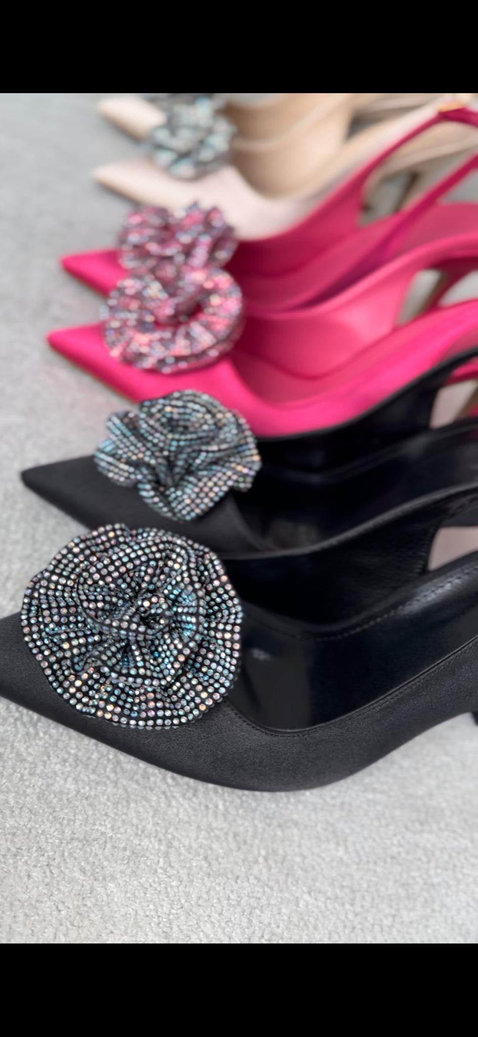 Roses Siyah Gül Detaylı Stiletto Sandalet 