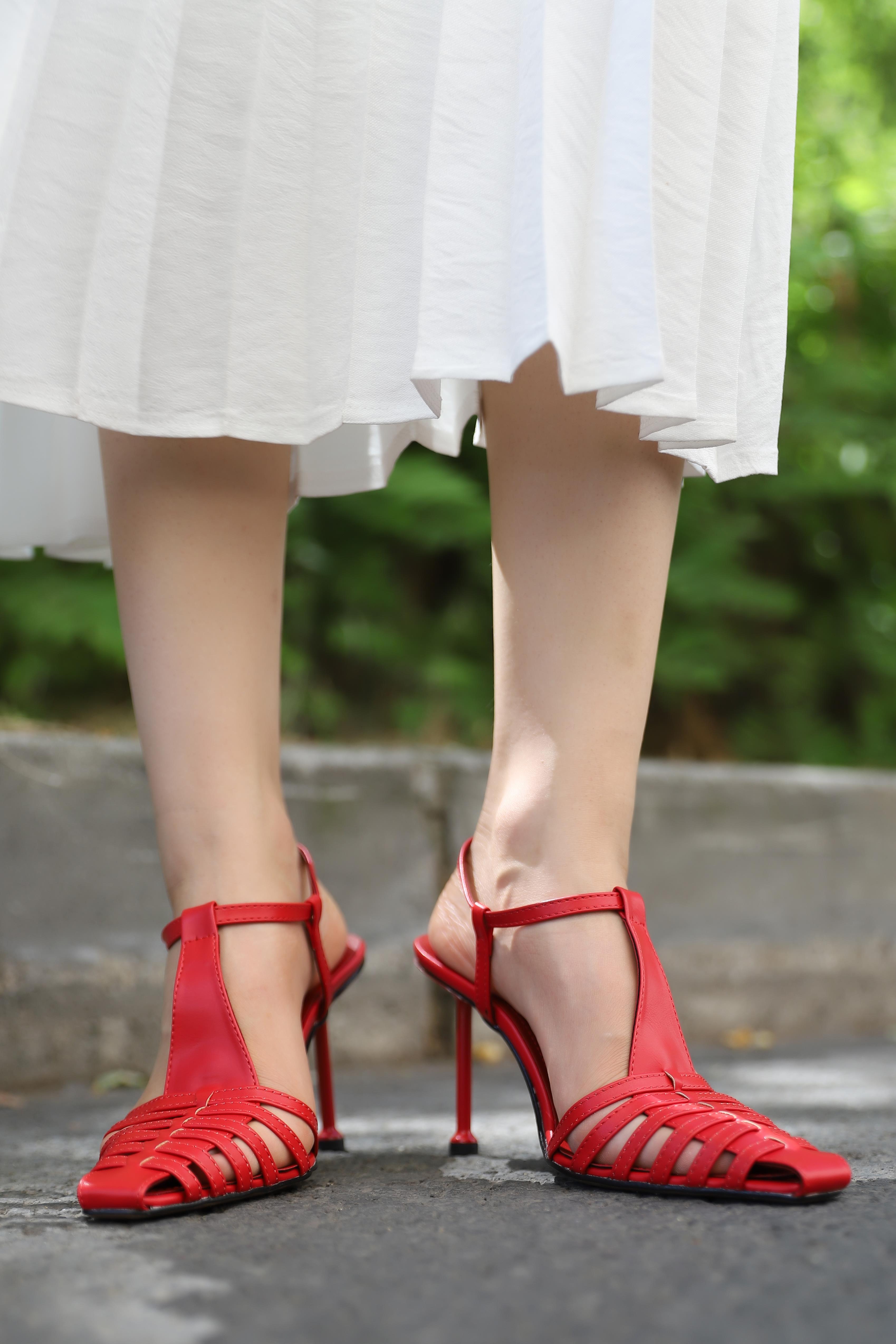 Rowen Kırmızı Küt Burun Stiletto Sandalet 