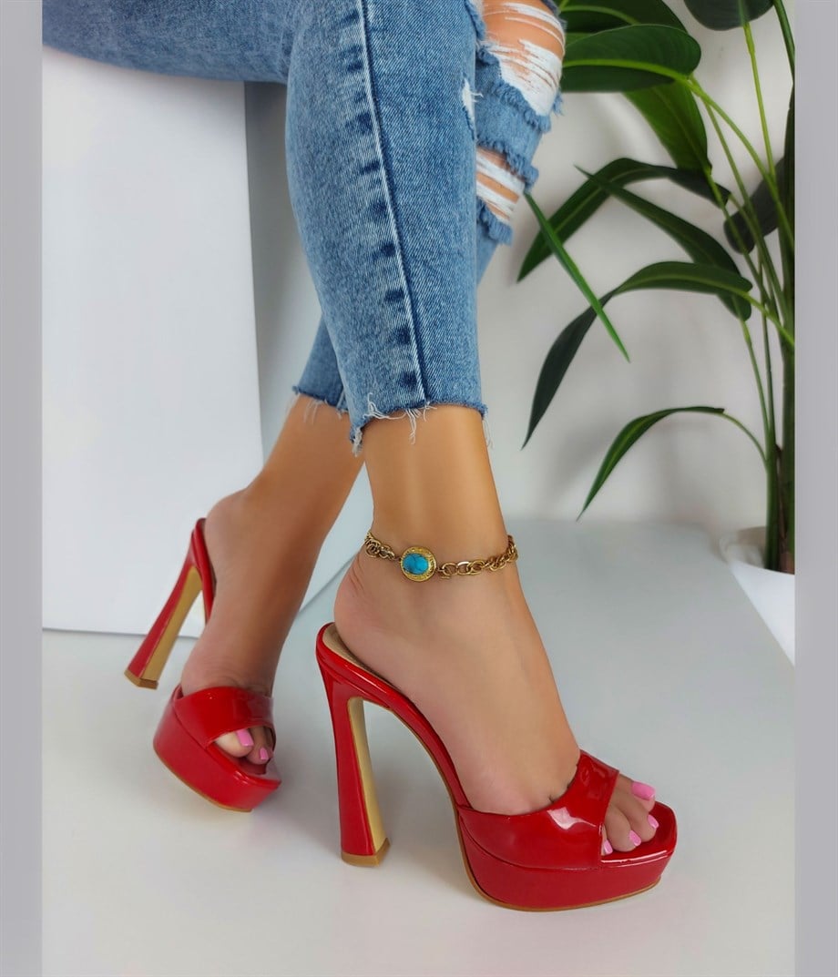 SAM KIRMIZI Rugan Platformlu Küt Burun Terlik