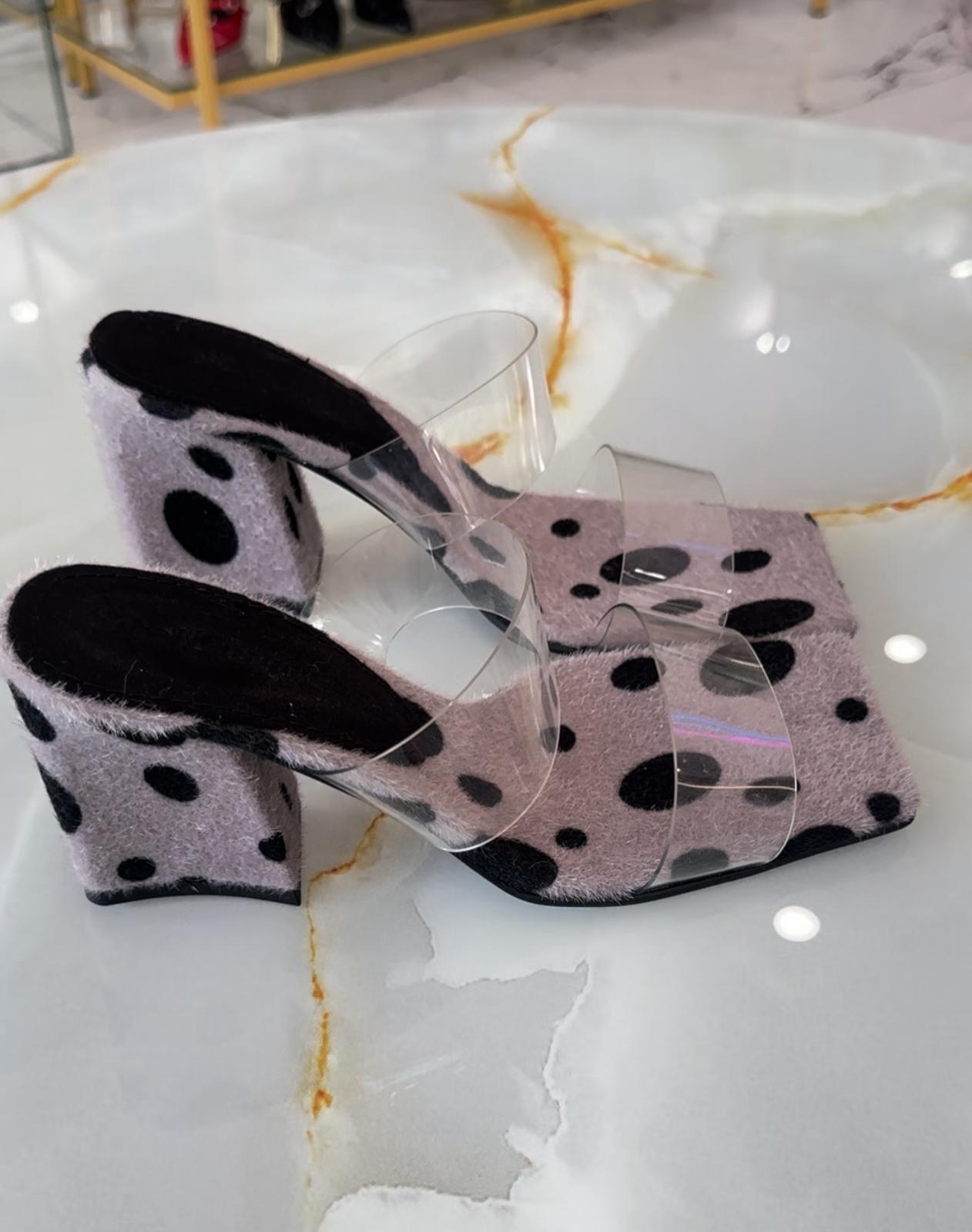 Tay Tüyü Şeffaf Terlik