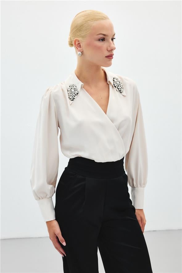 Aksesuar Detaylı Bodysuit Bluz - Bej