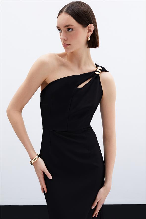 Aksesuar Detaylı Elbise - Siyah